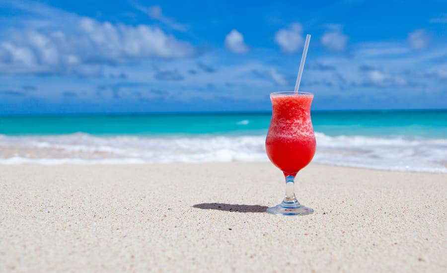 O que levar para Punta Cana? 2 coquetel-na-praia
