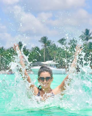 Passeio Ilha Saona 8 menina-lagoa-saona